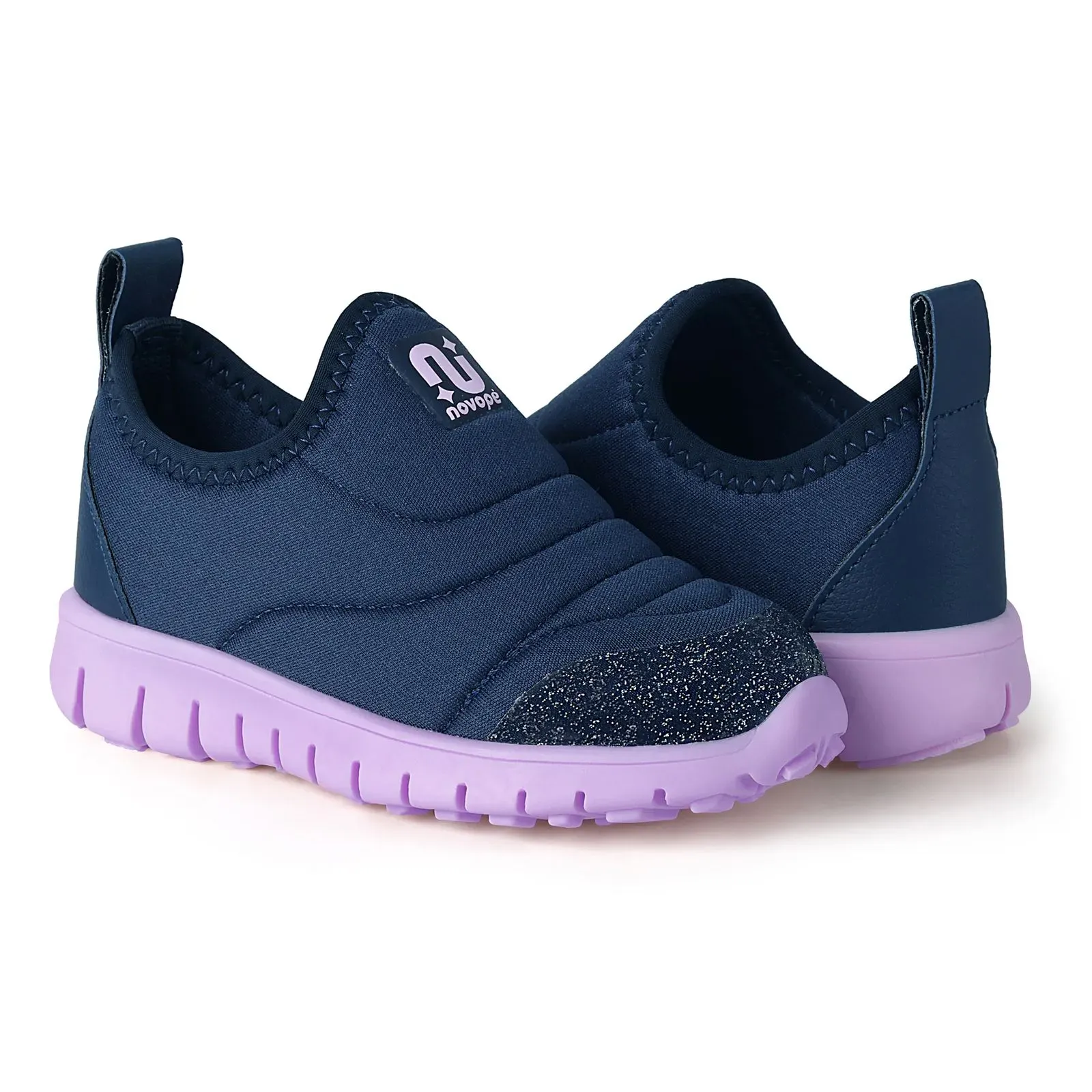 Tênis infantil Novopé slip on azul marinho com detalhes lilás em destaque
